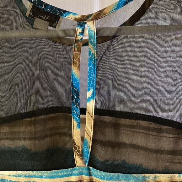 Beautiful tunic length sleeveless blouse - XL - Picture 6 of 7